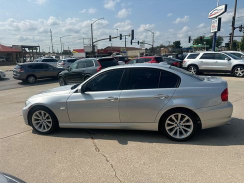 Used 2011 BMW 328i xDrive Sedan AWD/4WD image 6