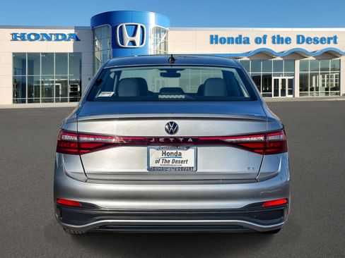 Used 2025 Volkswagen Jetta SE FWD image 6