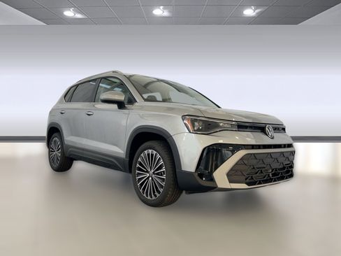 New 2026 Volkswagen Taos SE image 7