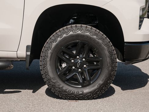 New 2026 Chevrolet Silverado 1500 Custom Trail Boss w/ LPO, Dark Essentials Package image 9