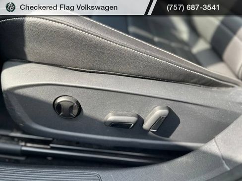 Used 2024 Volkswagen Jetta SE FWD image 23