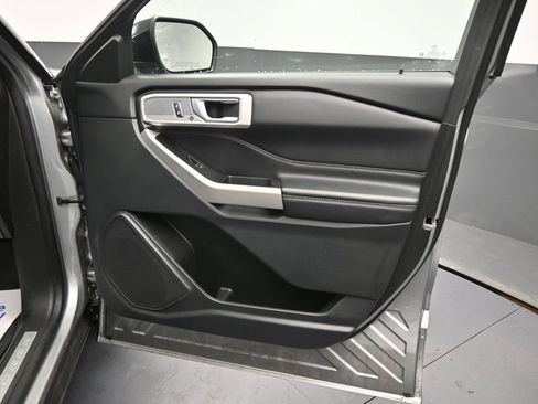 Used 2022 Ford Explorer Limited w/ Equipment Group 301A AWD/4WD image 19