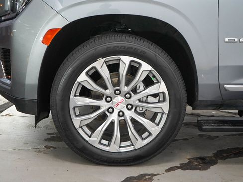 Used 2022 GMC Yukon XL Denali AWD/4WD image 32