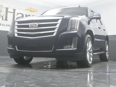 Used 2020 Cadillac Escalade Luxury AWD/4WD image 4