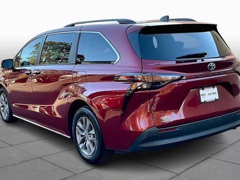 Certified 2023 Toyota Sienna XLE image 11