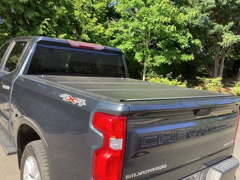 Used 2019 Chevrolet Silverado 1500 Custom w/ Custom Value Package AWD/4WD image 7