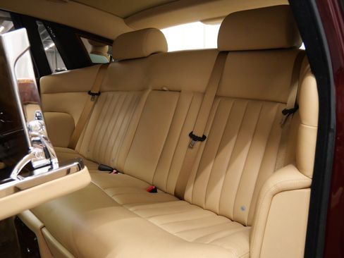 Used 2010 Rolls-Royce Phantom Sedan image 16