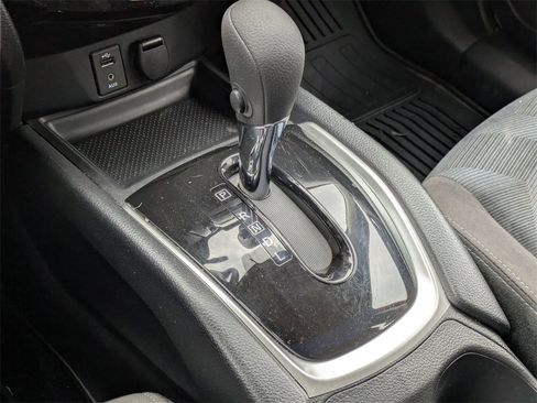 Used 2015 Nissan Rogue S image 21