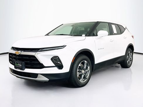 Used 2025 Chevrolet Blazer LT AWD/4WD image 3