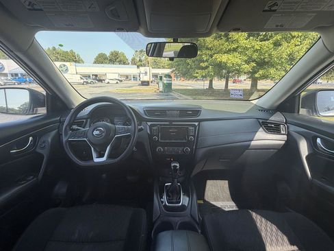 Used 2018 Nissan Rogue S FWD image 19