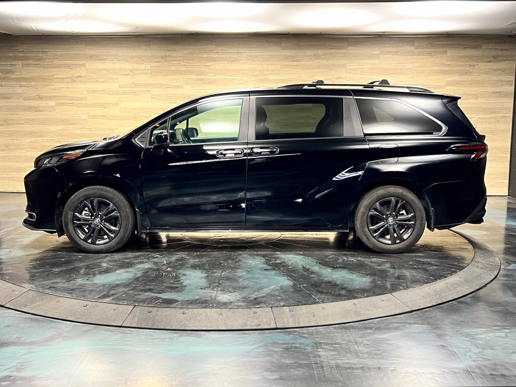 Used 2024 Toyota Sienna XLE Woodland Edition AWD/4WD image 27