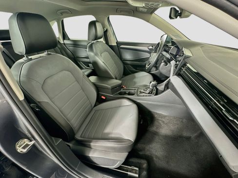 Used 2025 Volkswagen Jetta SE FWD image 30