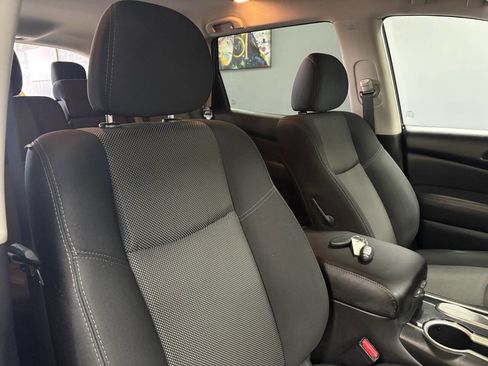Used 2020 Nissan Pathfinder SV image 23