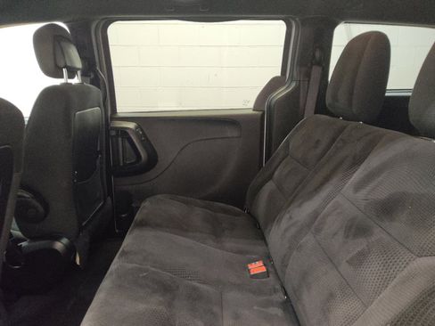 Used 2018 Dodge Grand Caravan SE FWD image 18