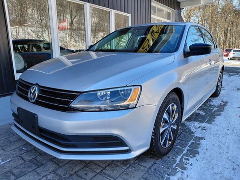 Used 2015 Volkswagen Jetta S image 3
