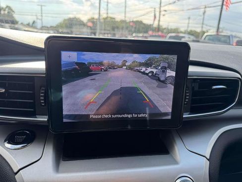 Used 2022 Ford Explorer XLT w/ Equipment Group 202A image 16