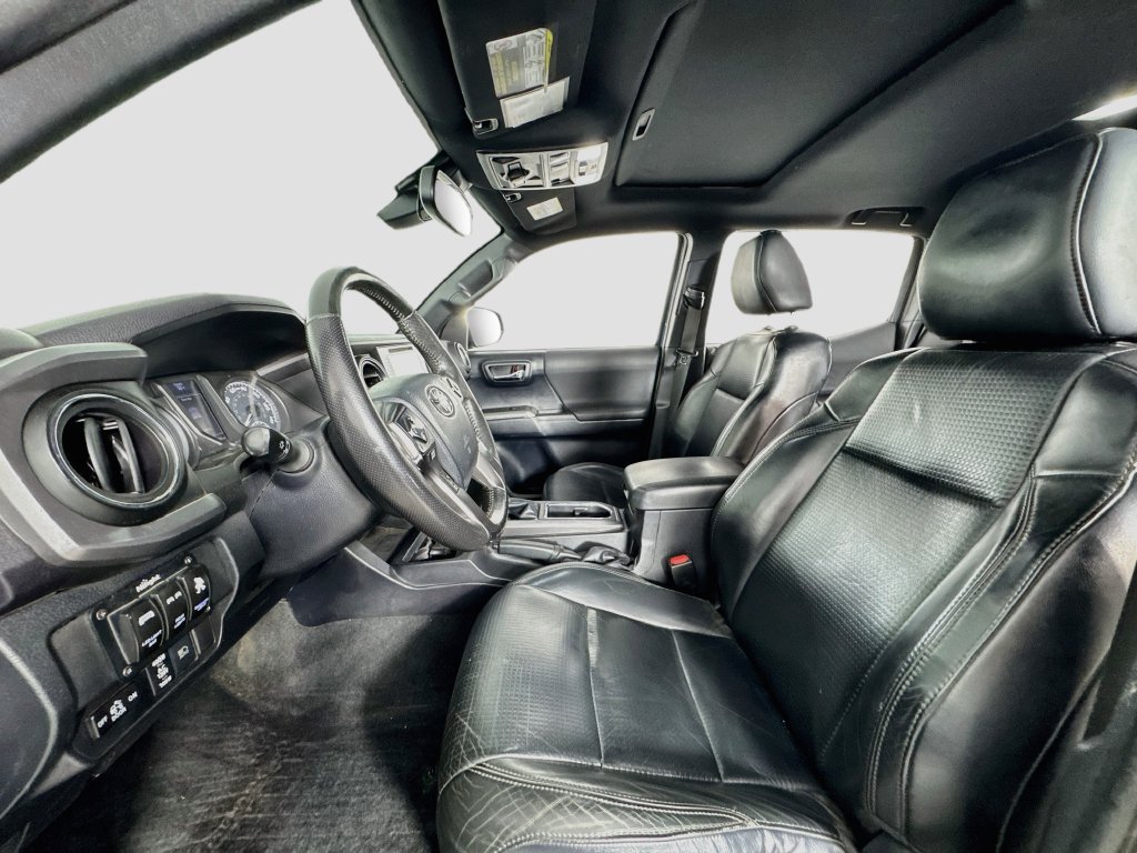 Used 2019 Toyota Tacoma TRD Off-Road AWD/4WD image 12