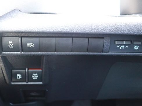 Used 2025 Toyota Sienna XLE FWD image 26