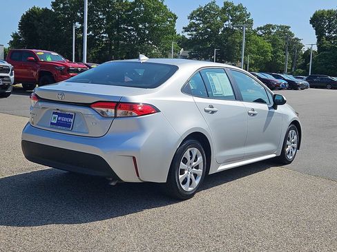 Used 2023 Toyota Corolla LE FWD image 3