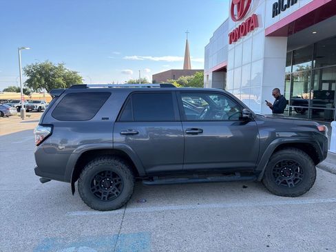 Used 2021 Toyota 4Runner SR5 Premium w/ Moonroof Package RWD image 4