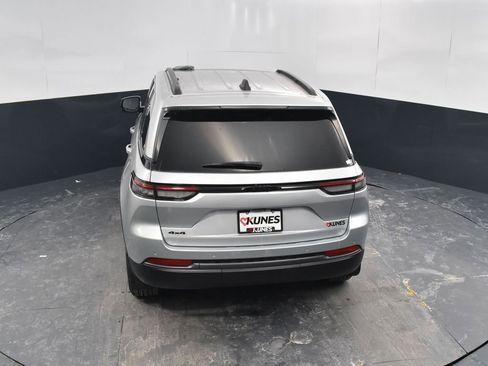 New 2026 Jeep Grand Cherokee Altitude AWD/4WD image 33