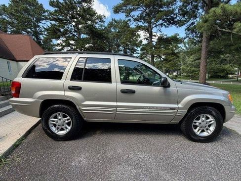 Used 2004 Jeep Grand Cherokee Laredo AWD/4WD image 2
