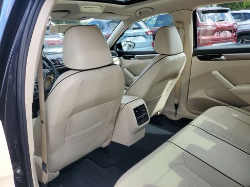 Used 2018 Volkswagen Passat 2.0T SE image 9