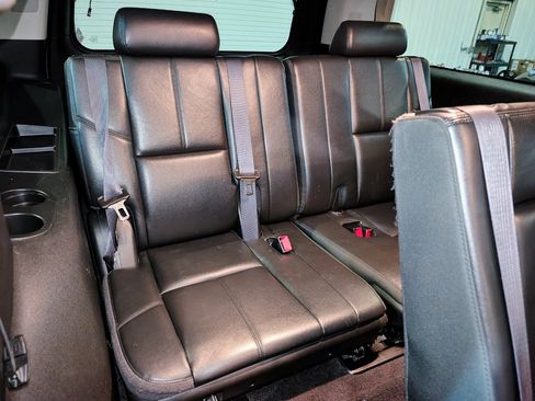 Used 2014 Chevrolet Suburban LT AWD/4WD image 28