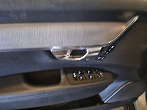 Certified 2025 Volvo V90 B6 Cross Country Plus AWD/4WD image 19