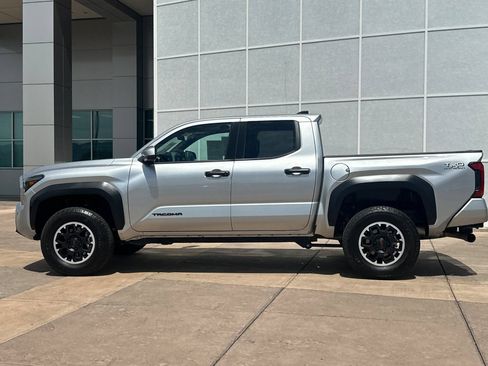 Used 2024 Toyota Tacoma TRD Off-Road AWD/4WD image 7