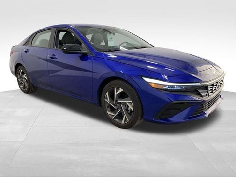 Certified 2025 Hyundai Elantra Sport image 6