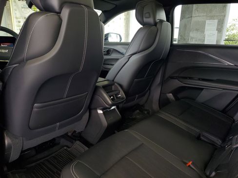 Used 2024 Cadillac Lyriq Luxury RWD image 10