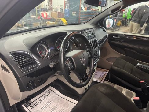 Used 2015 Dodge Grand Caravan SE FWD image 36