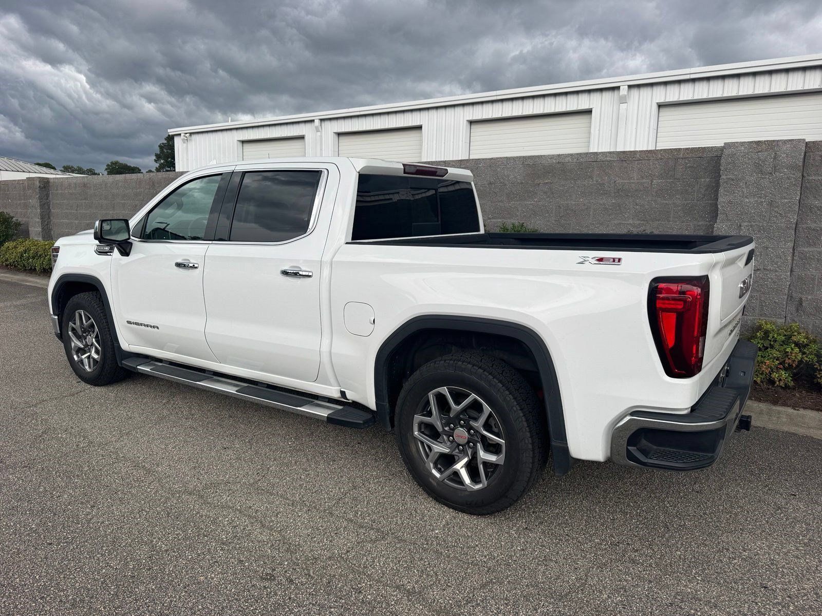 Certified 2023 GMC Sierra 1500 SLT w/ SLT Premium Package AWD/4WD image 4
