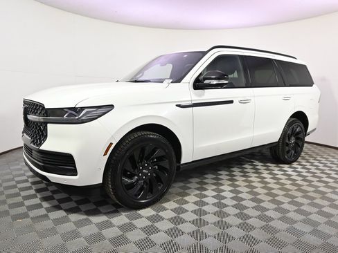 New 2025 Lincoln Navigator Reserve w/ Jet Appearance Package image 2