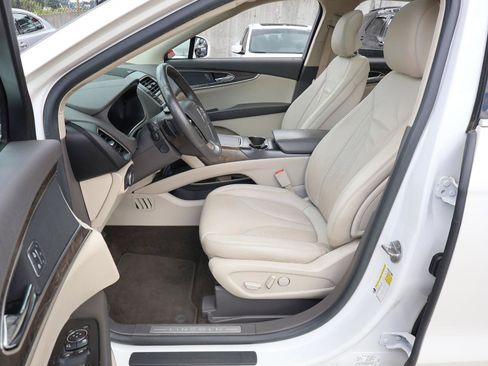 Used 2019 Lincoln Nautilus Select FWD image 13