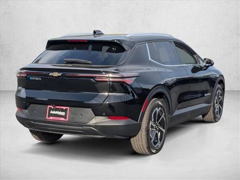 New 2026 Chevrolet Equinox EV LT image 2