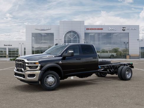 New 2026 RAM 4500 Tradesman w/ Chrome Appearance Group AWD/4WD image 2