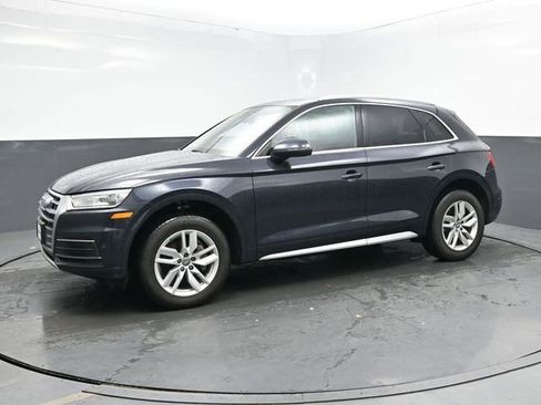 Used 2020 Audi Q5 2.0T Premium w/ Convenience Package image 3