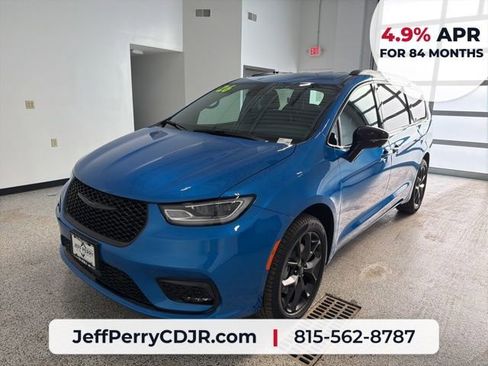 New 2026 Chrysler Pacifica Select w/ S Appearance Package AWD/4WD image 3