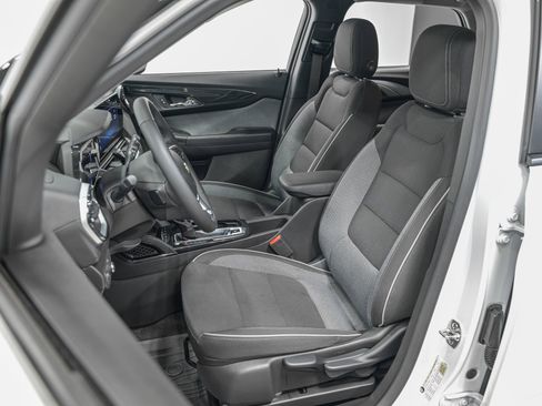 Used 2024 Chevrolet TrailBlazer LT w/ LT Cold Weather Package image 15