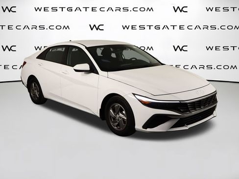 Used 2025 Hyundai Elantra SE FWD image 37