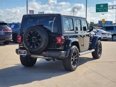 Used 2023 Jeep Wrangler Unlimited Sahara AWD/4WD image 15