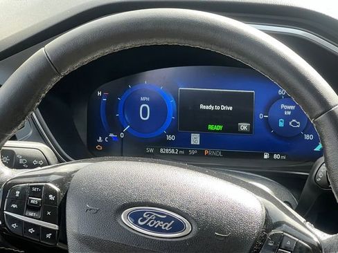 Used 2021 Ford Escape Titanium image 16