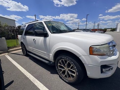 Used 2015 Ford Expedition XLT w/ Equipment Group 202A AWD/4WD image 6