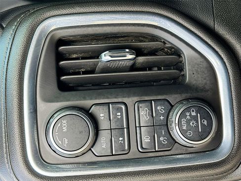 Used 2023 Chevrolet Silverado 2500 LTZ w/ LTZ Convenience Package image 10