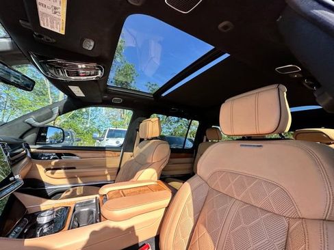 Used 2024 Jeep Grand Wagoneer Series III AWD/4WD image 26