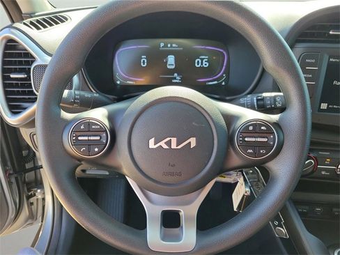 Used 2025 Kia Soul LX image 17