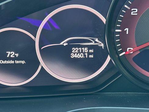 Used 2023 Porsche Cayenne Platinum Edition image 26