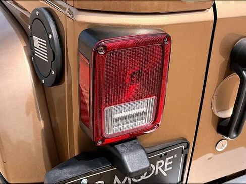 Used 2015 Jeep Wrangler Unlimited Sahara w/ Mopar Chrome Edition Group AWD/4WD image 30
